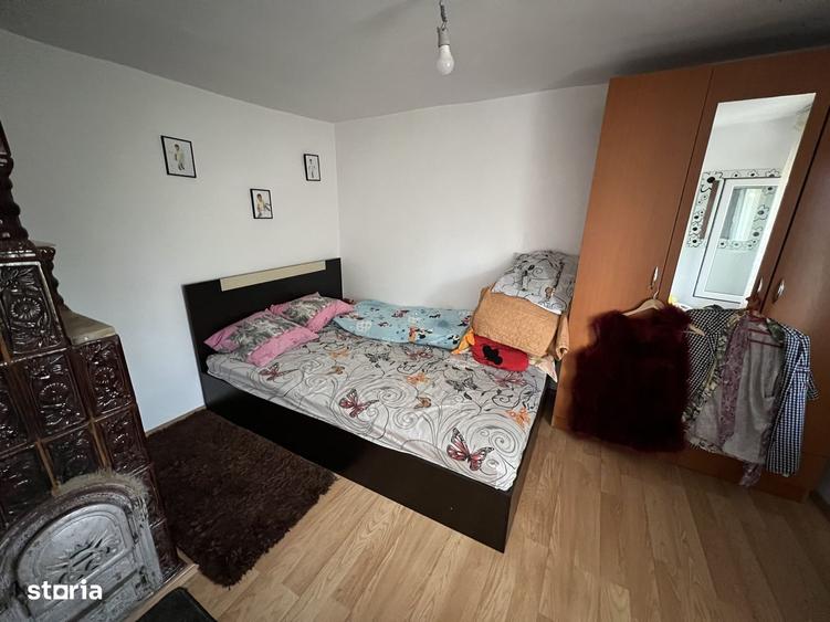 Casă cu 4 camere în Valea Bujorului