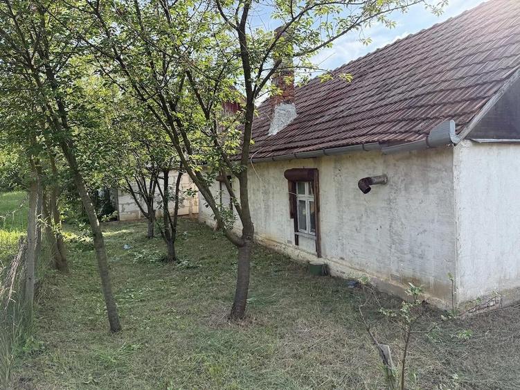 Casă cu 2 camere cu Teren 1560 Mp în Central