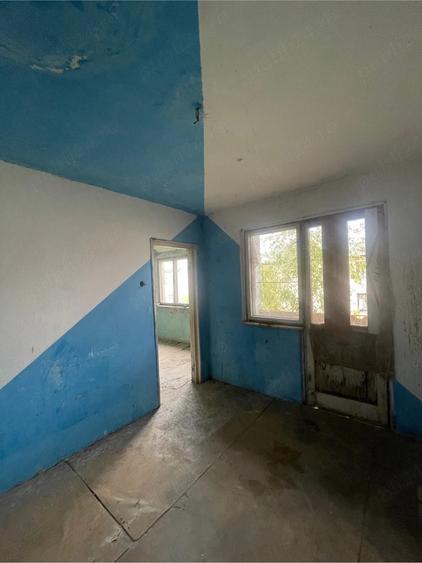 Melodiei 8,apartament 2 camere,etaj 4,trebuie renovat,33000 euro negociabil - 4