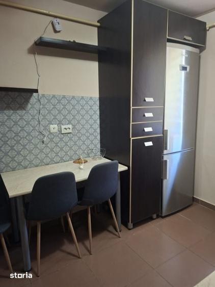 Apartament cu 3 camere decomandat în Calea București