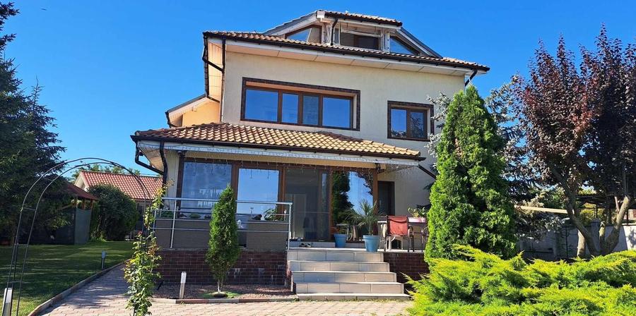 Casă cu 4 camere în Mineri