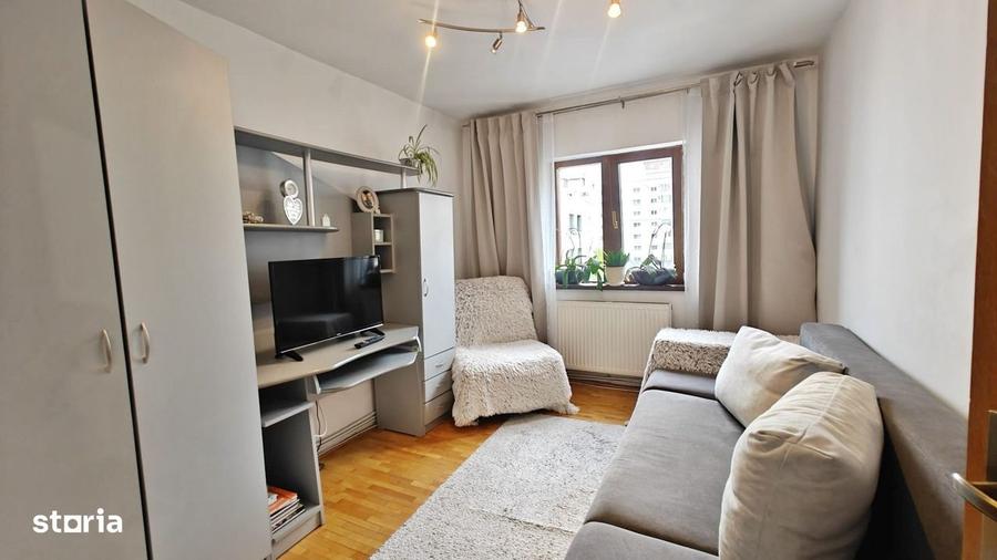 Apartament cu 4 camere decomandat în Central