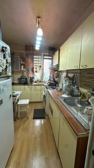 Apartament cu 3 camere semidecomandat, mobilat în Mihai Bravu