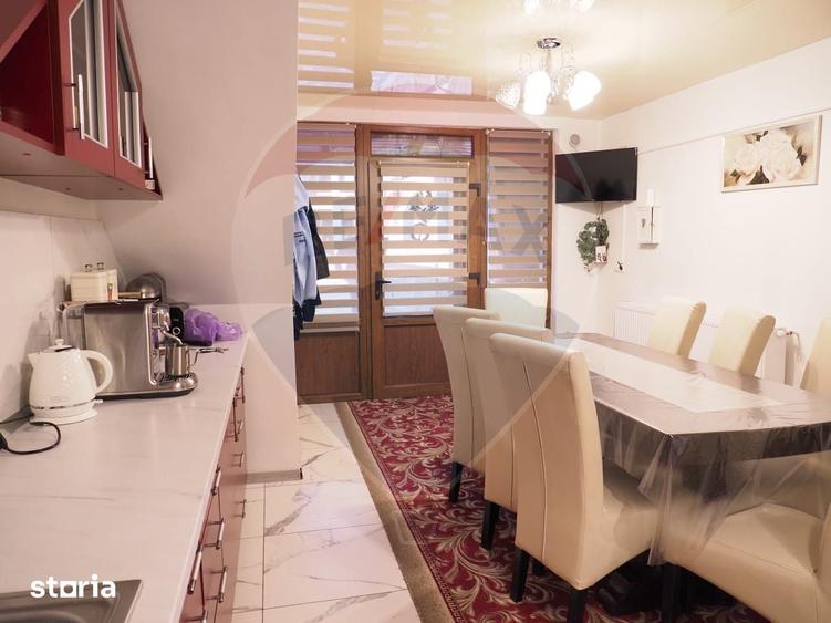 Casă cu 9 camere cu Teren 370 Mp în Central