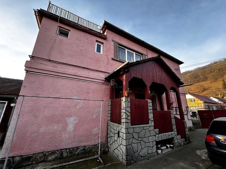 Casă individuală cu 2 camere cu Canalizare în Exterior Est