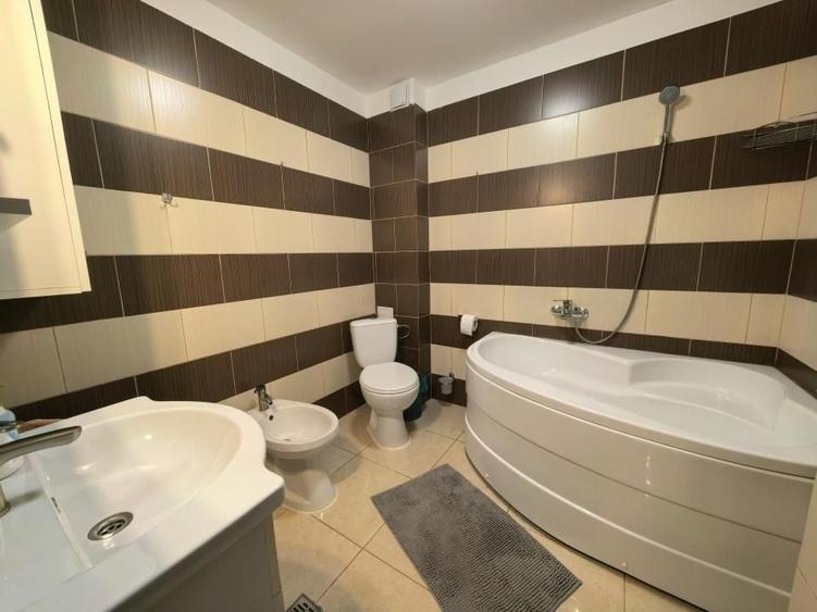 Apartament cu 3 camere decomandat, mobilat în Lunca Cetățuii