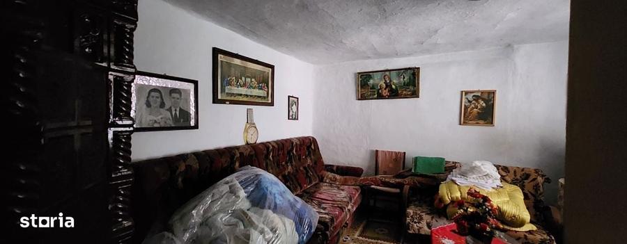 Casă cu 3 camere cu Teren 435 Mp în Florilor