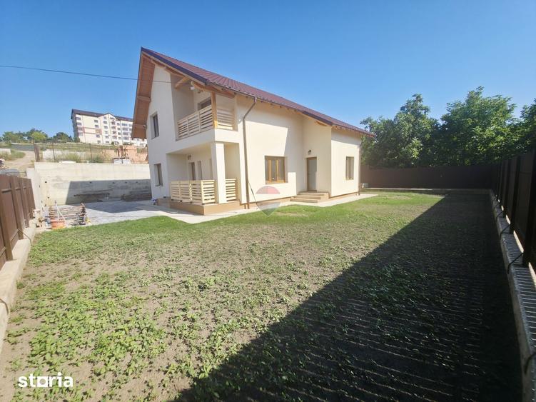 Casă cu 4 camere cu Teren 550 Mp în Calea Romanului