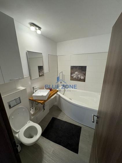 Apartament cu 3 camere semidecomandat în Sebastian