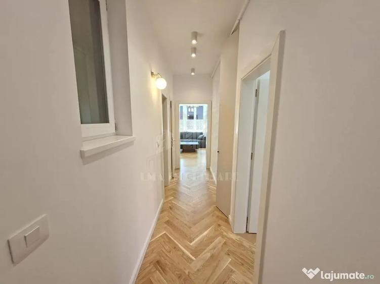 Apartament cu 3 camere semidecomandat în Schei