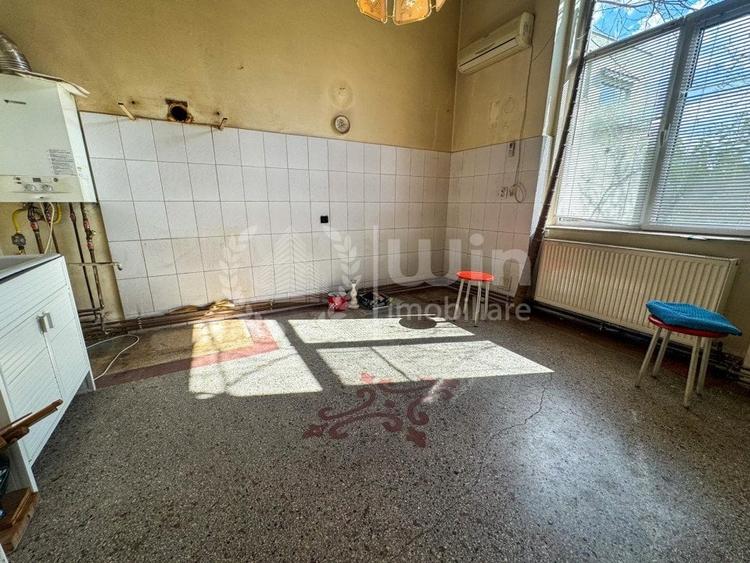 Apartament cu 3 camere semidecomandat în Central