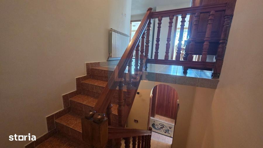 Casă cu 6 camere cu Teren 750 Mp în Schela