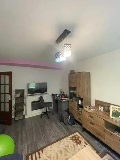 Apartament cu 3 camere decomandat, mobilat în Central