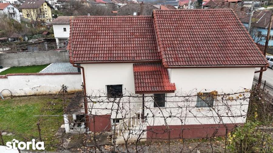 Casă cu 3 camere cu Teren 100 Mp în Central