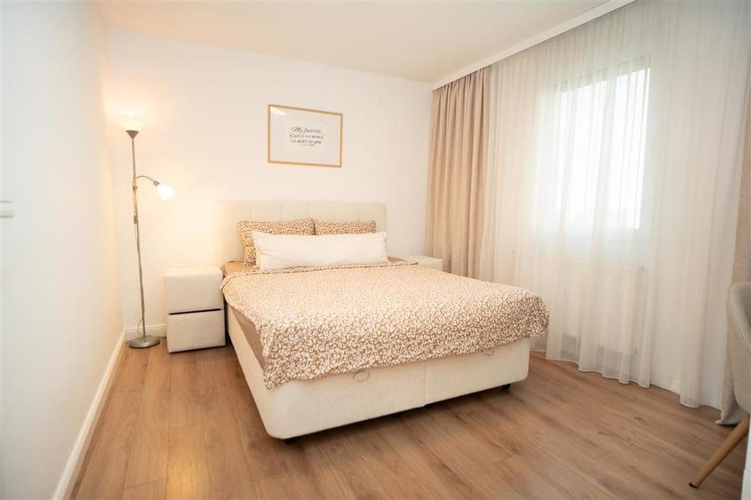 Apartament cu 3 camere semidecomandat în Rogerius