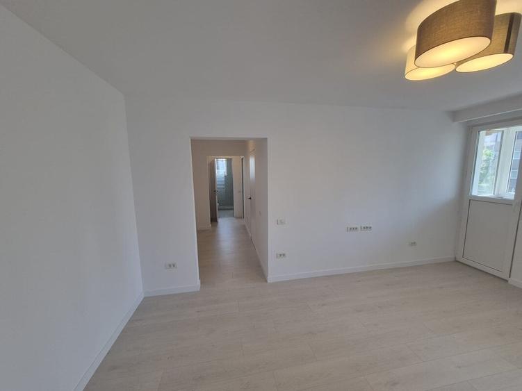 Apartament cu 3 camere semidecomandat în Câmpia Libertății