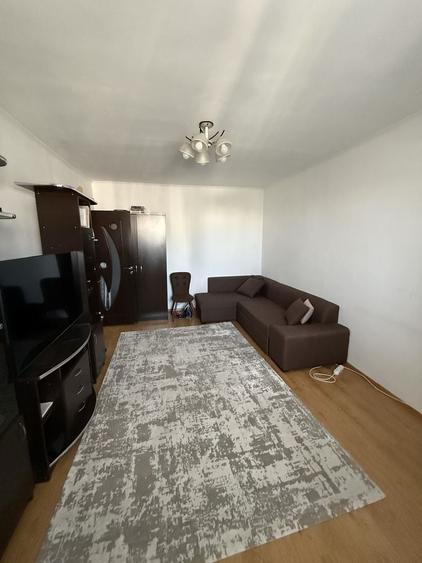 Apartament cu 3 camere decomandat în Dristor
