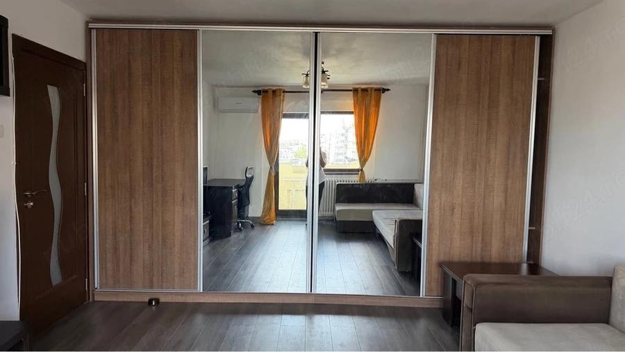 Garsonieră decomandată în Cantacuzino