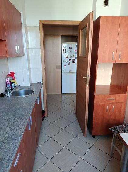 Apartament cu 3 camere semidecomandat în Drumul Taberei