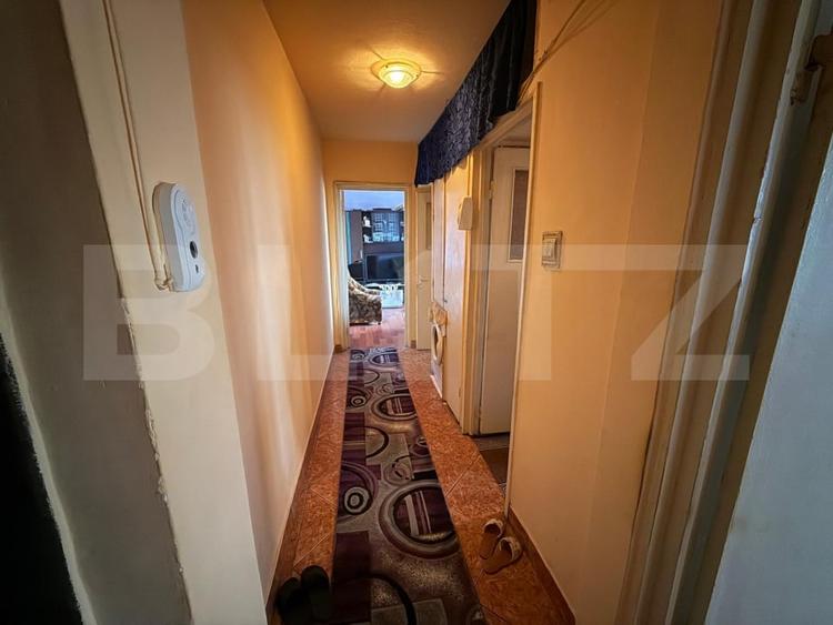 Apartament cu 3 camere semidecomandat, mobilat în B-dul București