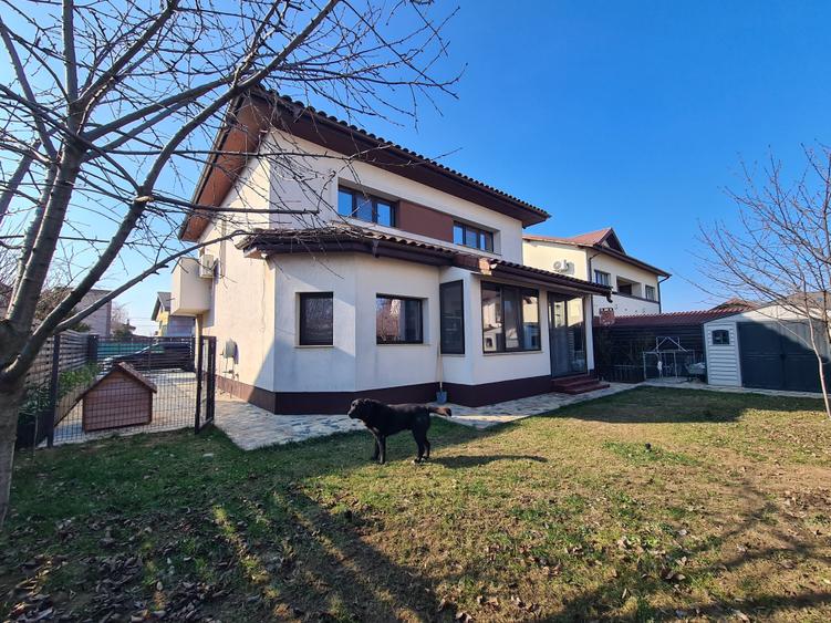 Casă individuală cu 5 camere cu Canalizare în Odăi