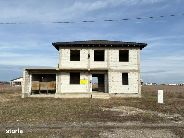 Casă cu 4 camere cu Teren 1000 Mp în Șofronea