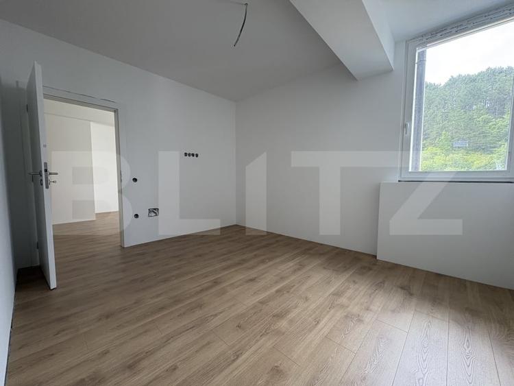 Apartament cu 3 camere semidecomandat în Grigorescu