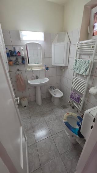Casă individuală cu 5 camere cu Teren 564 Mp în Central