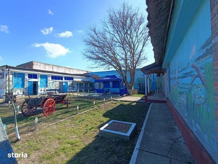 Spațiu comercial, în