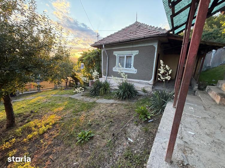 Casă cu 4 camere cu Teren 592 Mp în Tătărani