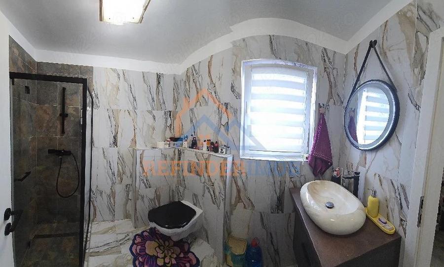Apartament cu 3 camere nedecomandat, mobilat în Berceni