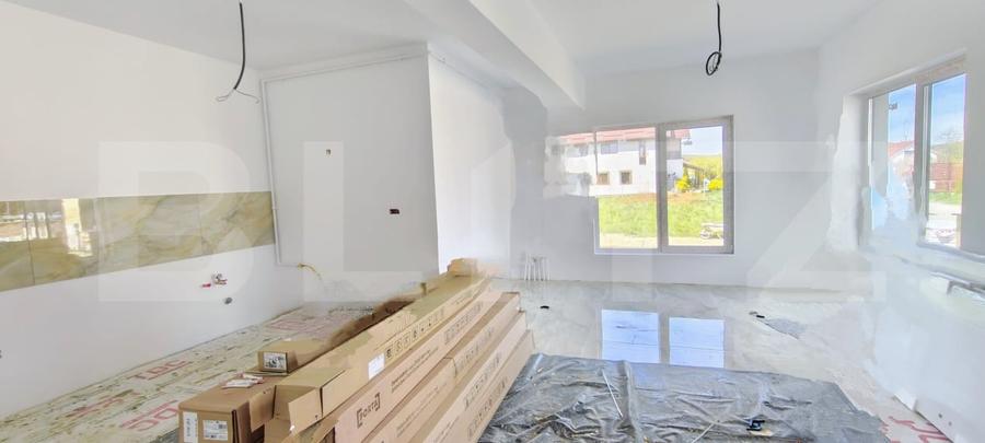 Casă individuală cu 4 camere cu Canalizare în Vest