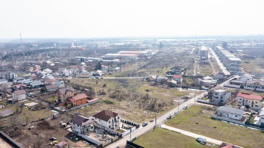 Teren Construcții intravilan de 1833 mp, în Est