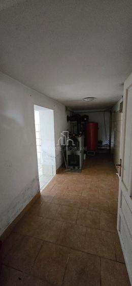 Casă individuală cu 6 camere cu Canalizare în Central