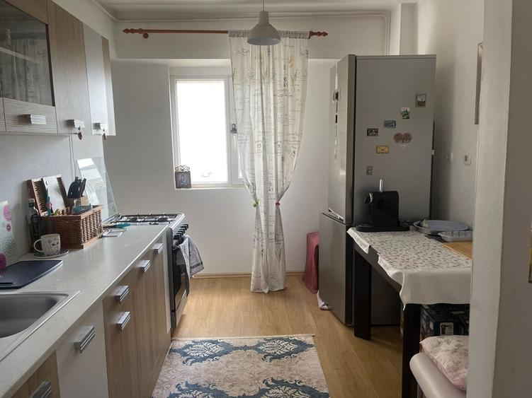 Apartament cu 3 camere decomandat, mobilat în Iancului