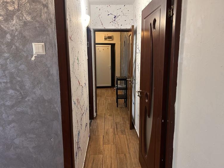 Apartament cu 3 camere decomandat în Exterior Vest