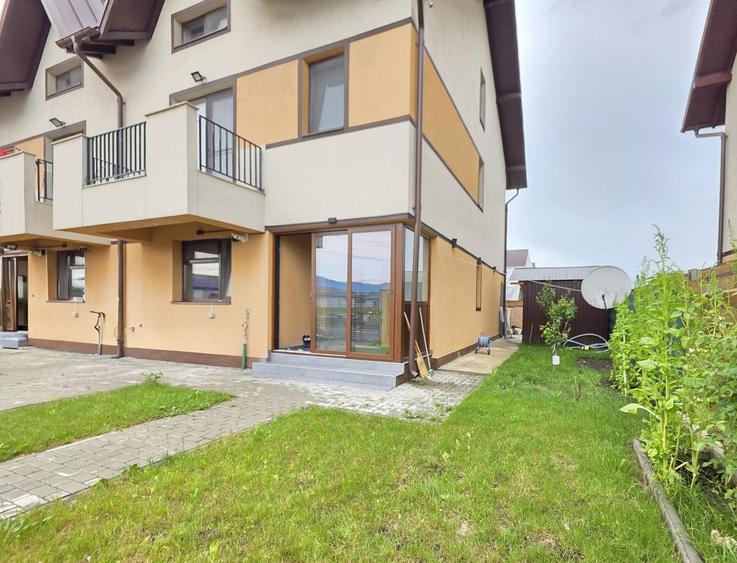 Duplex cu 4 camere cu Canalizare în Stupini