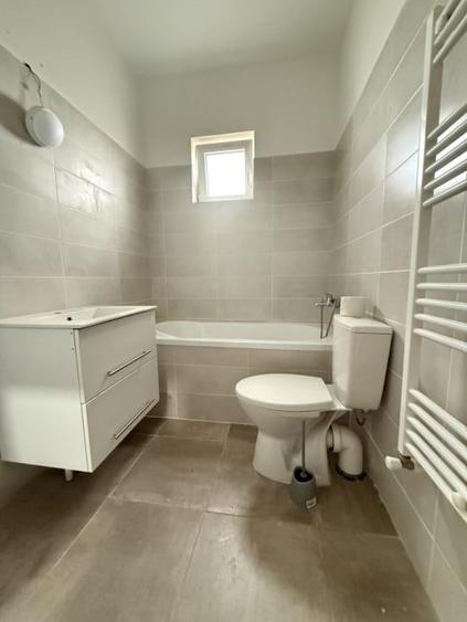 Apartament cu 3 camere decomandat în Aradului