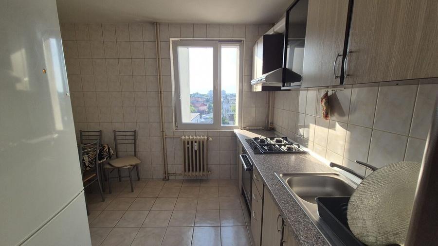 Apartament cu 3 camere semidecomandat, mobilat în Giurgiului