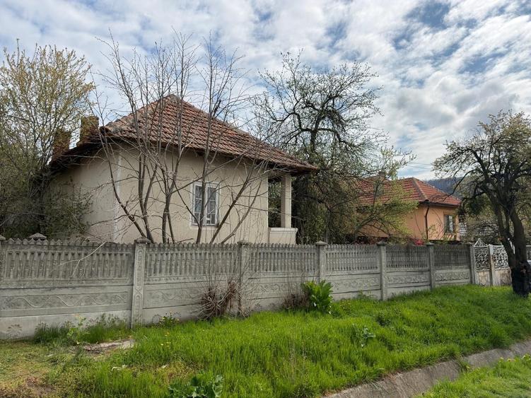 Casă cu 3 camere în Văgiulești