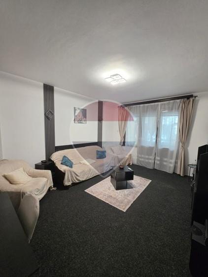 Apartament cu 2 camere decomandat, mobilat în P-ța Romană