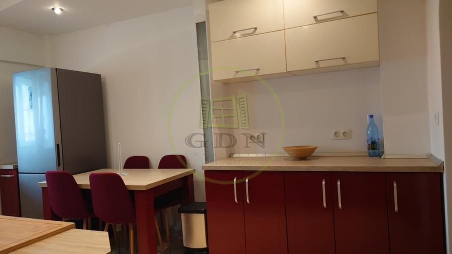 Apartament cu 2 camere decomandat, mobilat în Central