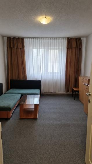 Garsonieră decomandată, mobilată în Aradului