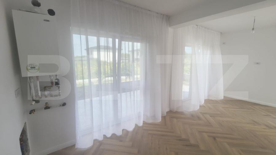 Duplex cu 4 camere cu Canalizare în Bucium
