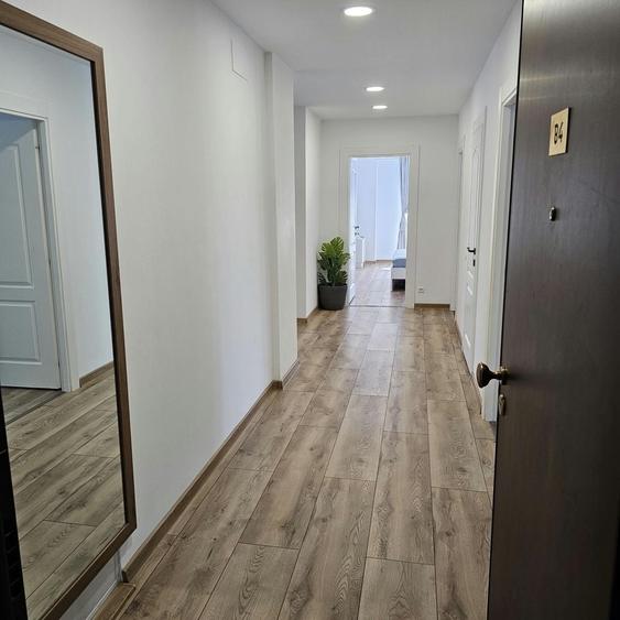 Apartament cu 4 camere decomandat în Central