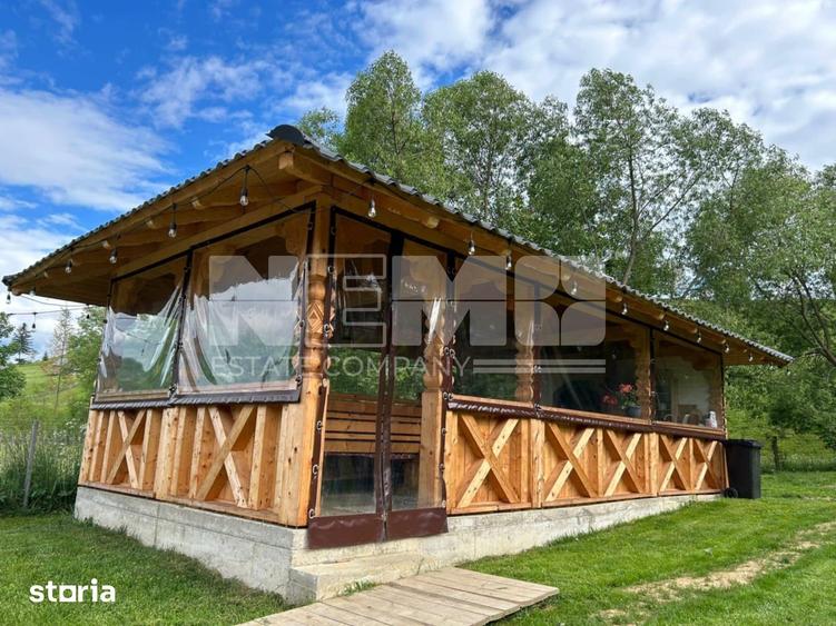 Casă cu 9 camere cu Teren 2200 Mp în Moldovița