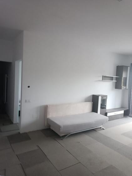 Apartament cu 2 camere semidecomandat, mobilat în Florești