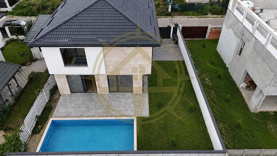Casă cu 4 camere cu Piscina în Tunari