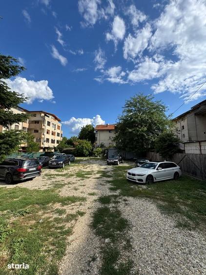 Spațiu comercial, de 1,000 mp, în Central