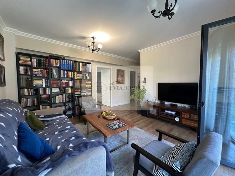 Apartament cu 3 camere semidecomandat, mobilat în Bună Ziua